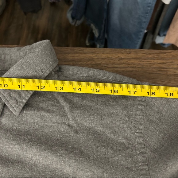 💕 Uniqlo Men's Gray Button-Up Shirt M - Picture 6 of 10